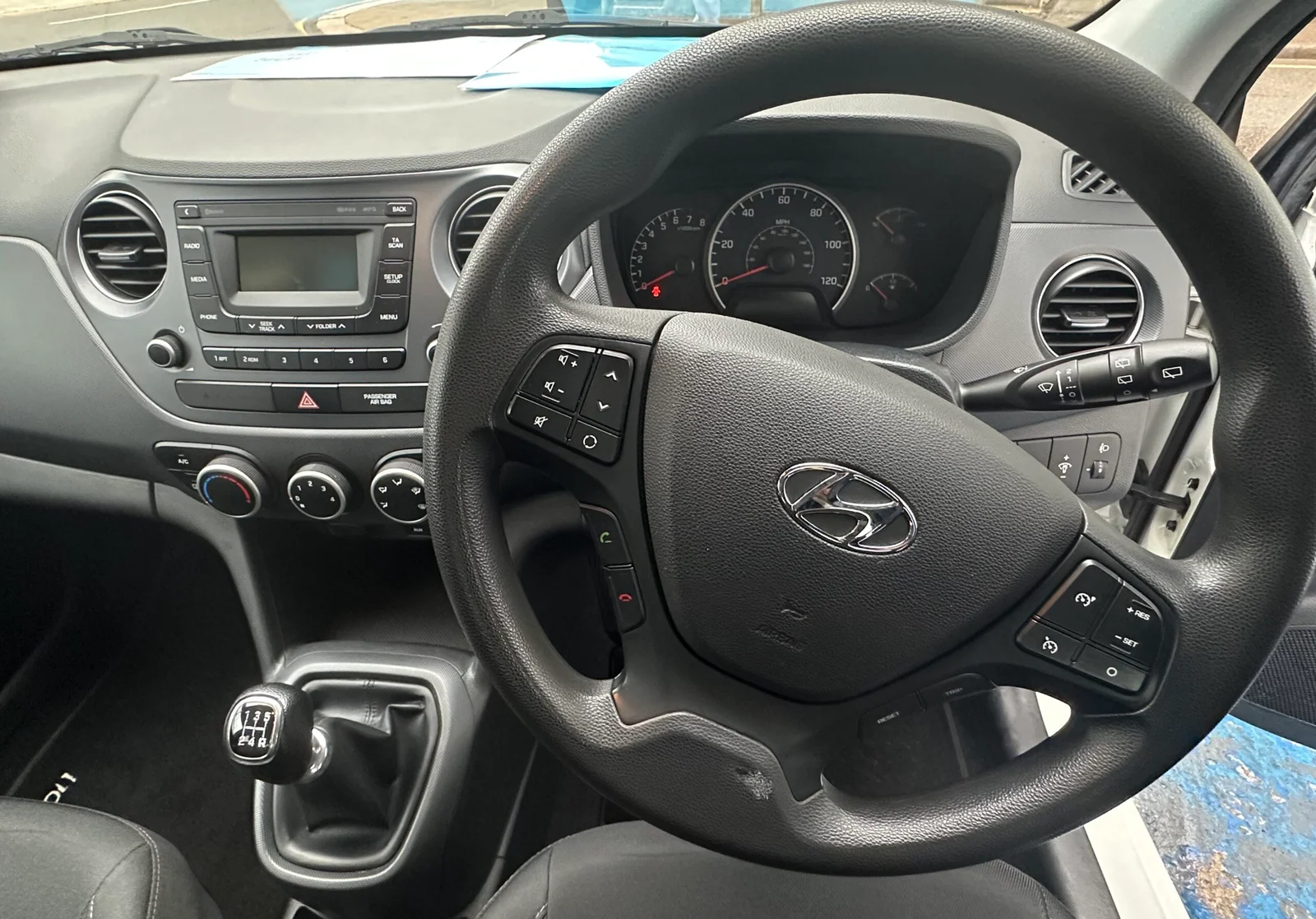 
								2017 HYUNDAI 110 SE 1L MY17 full									