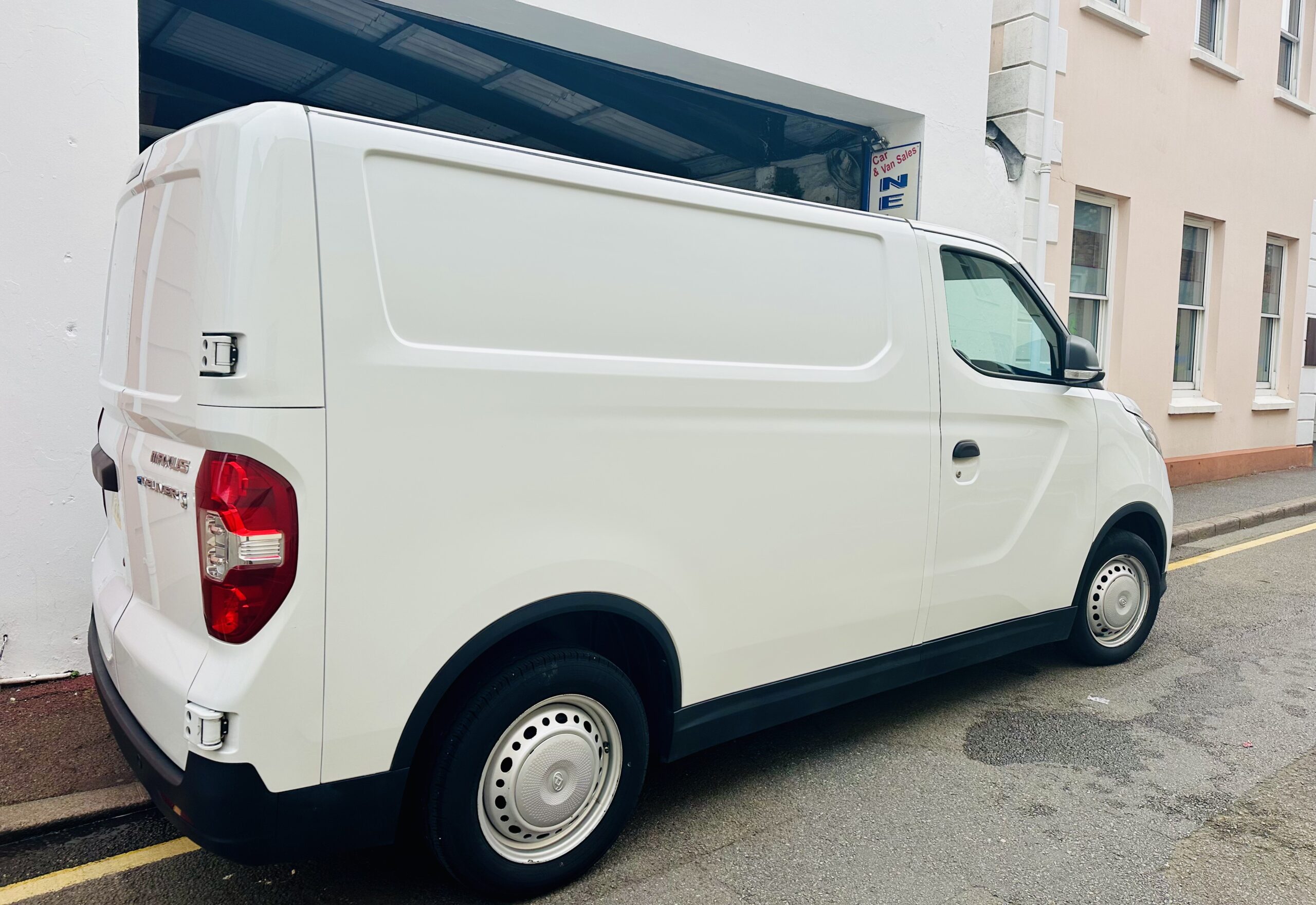 
								2022 MAXUS E DELIVER 50.23KWh Auto FWD L1 5dr full									