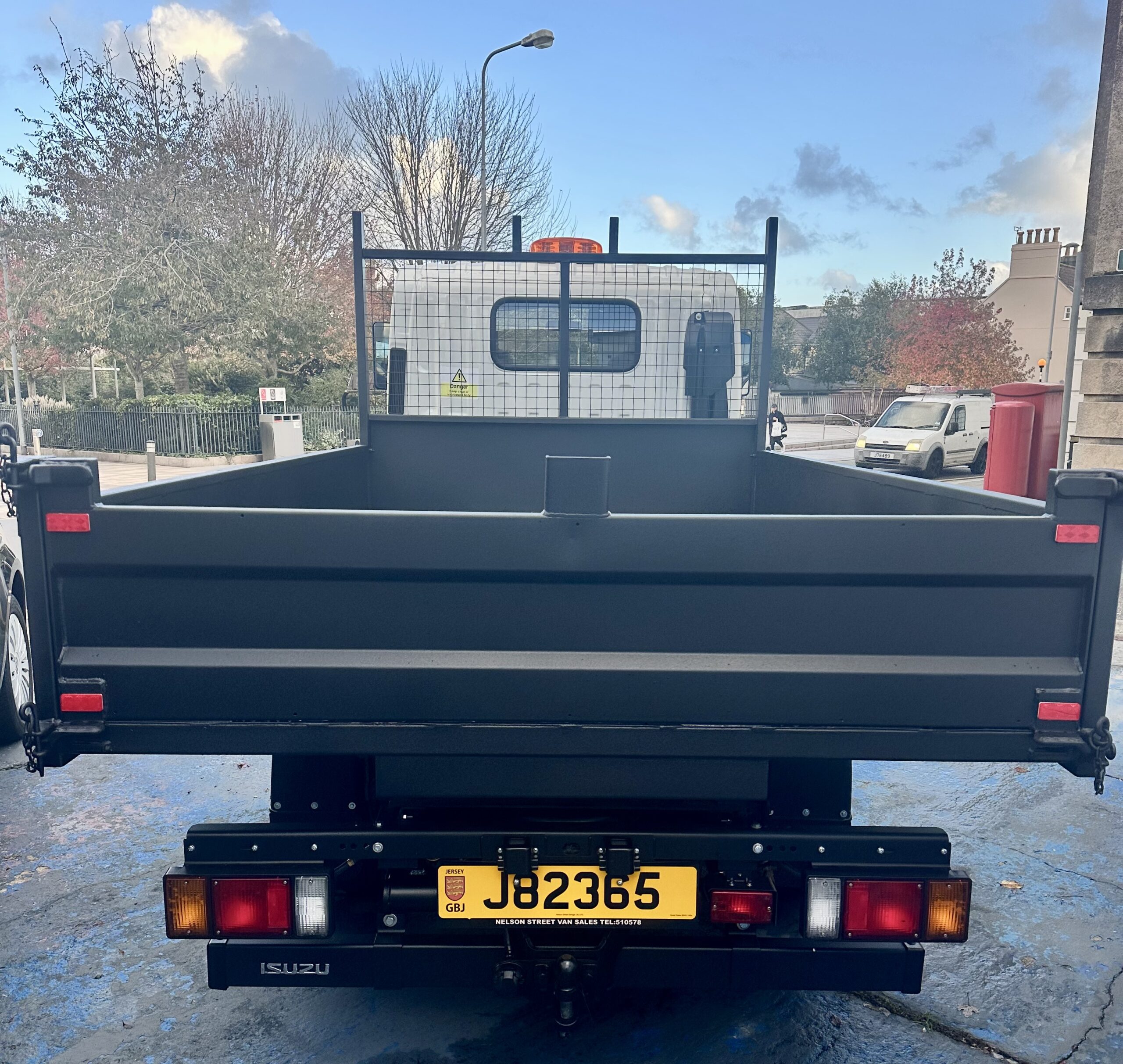 
								2023 ISUZU GRAFTER 3.5 TON TIPPER full									