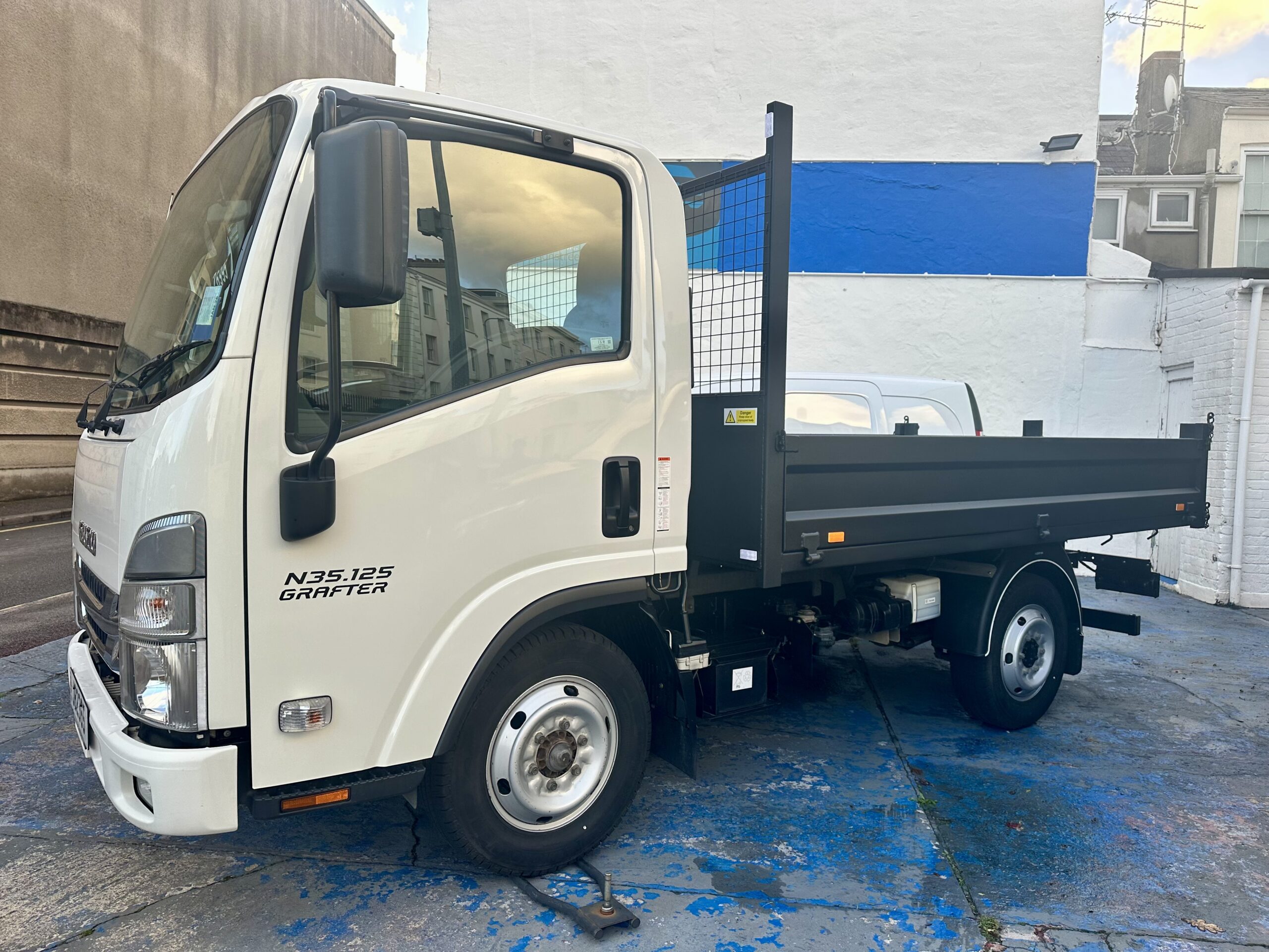 
								2023 ISUZU GRAFTER 3.5 TON TIPPER full									