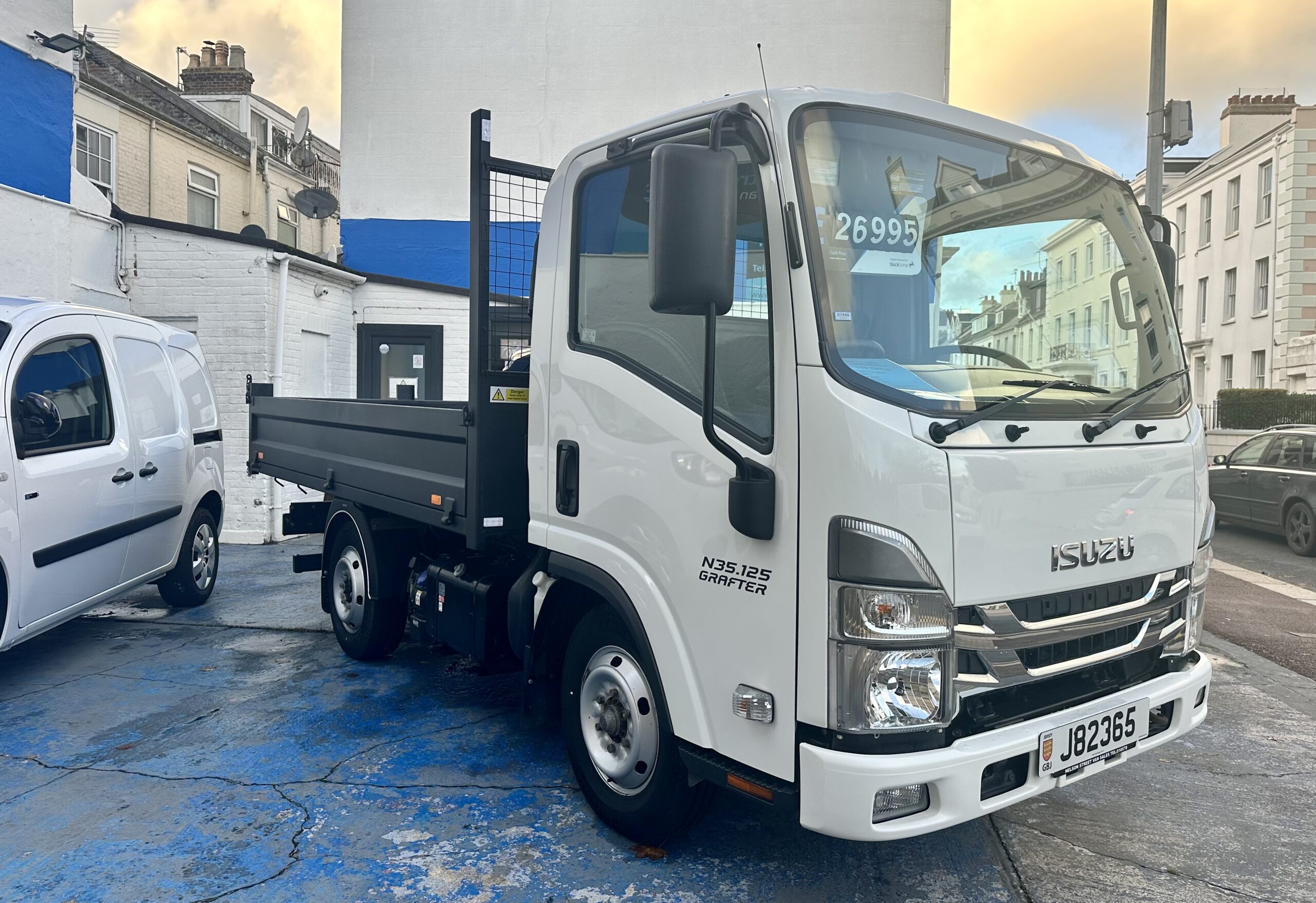 
								2023 ISUZU GRAFTER 3.5 TON TIPPER full									