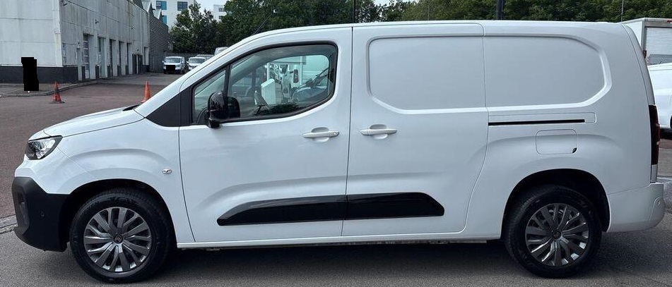 
								Citroen Berlingo M Diesel 2024-New-Citroen-Berlingo-Driver-Edition-White-Pure full									