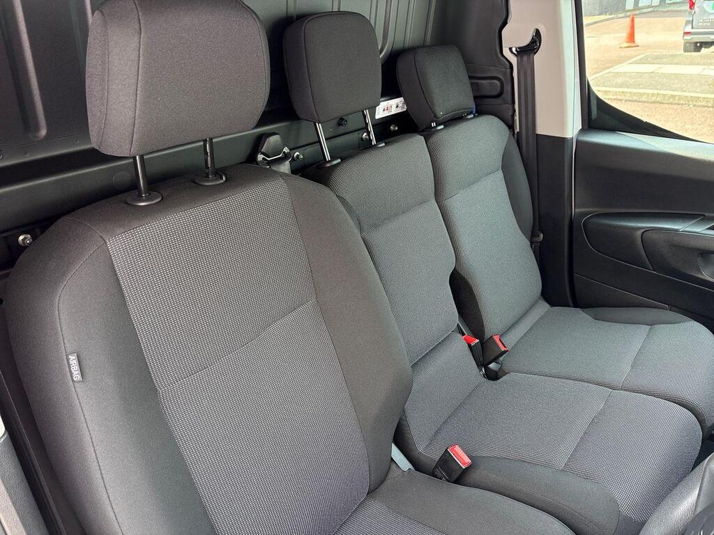 
								Citroen Berlingo M Diesel 2024-New-Citroen-Berlingo-Driver-Edition-White-Pure full									