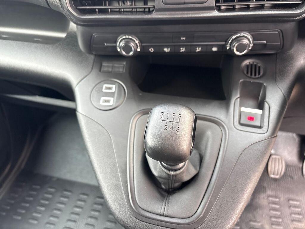 
								Citroen Berlingo M Diesel 2024-New-Citroen-Berlingo-Driver-Edition-White-Pure full									