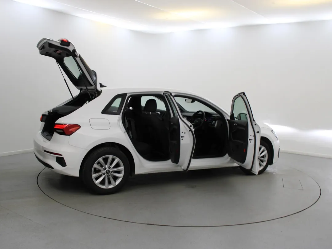 
								AUDI A3 30 TFSI Technik 5dr full									