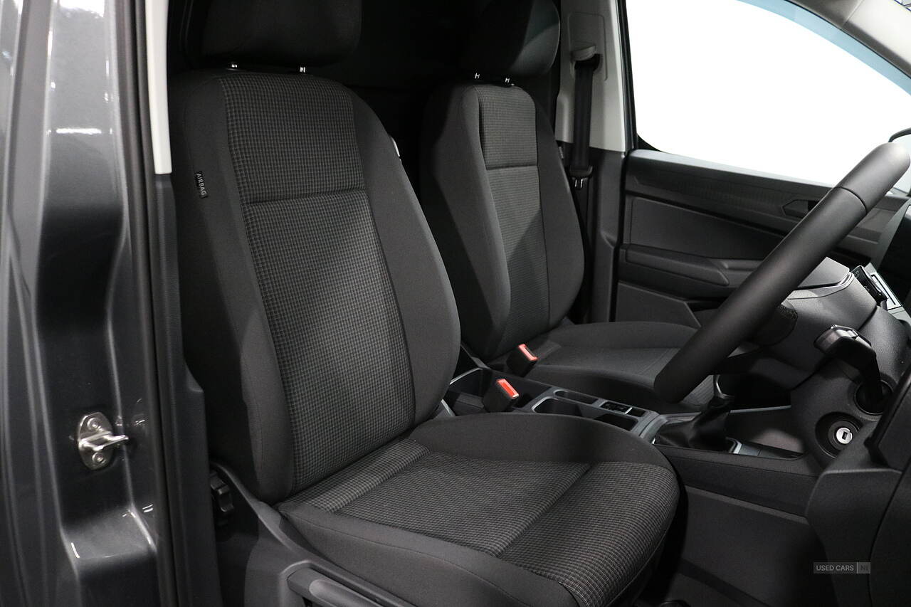 
								2024 VOLKSWAGEN CADDY CARGO MAXI C20 DIESEL 2.0 TDI 102PS Commerce Pro Van [Tech Pack] Manual – Diesel – 2.0L – 6 Door Panel Van full									