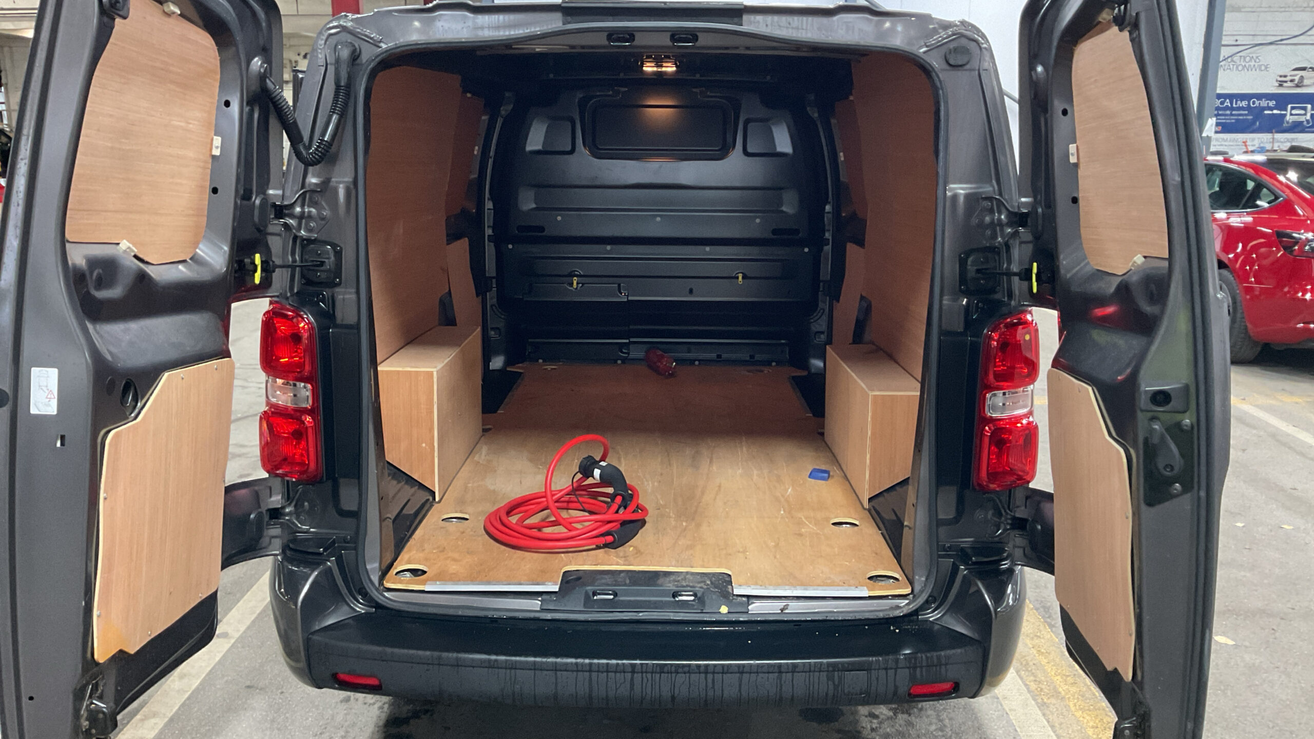 
								PEUGEOT E-EXPERT 1000 100KW 75KWH LONG ASPHALT PREM+ PanelVan full									