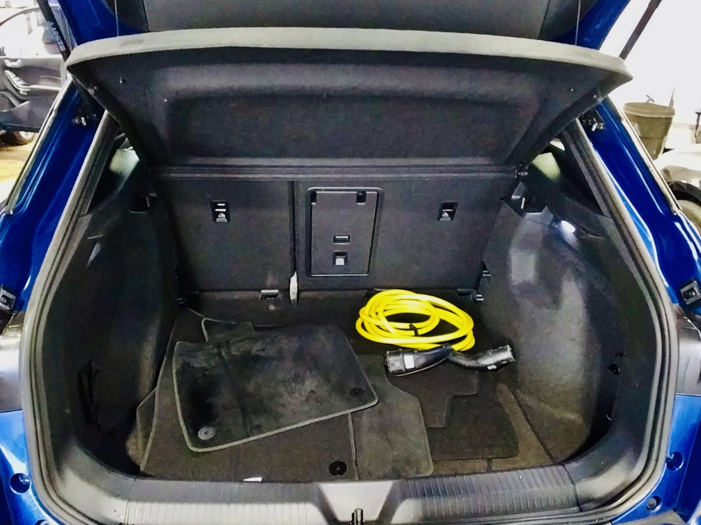 
								VOLKSWAGEN ID.4 109KW LIFE PURE 52KWH 5DR AUTO full									