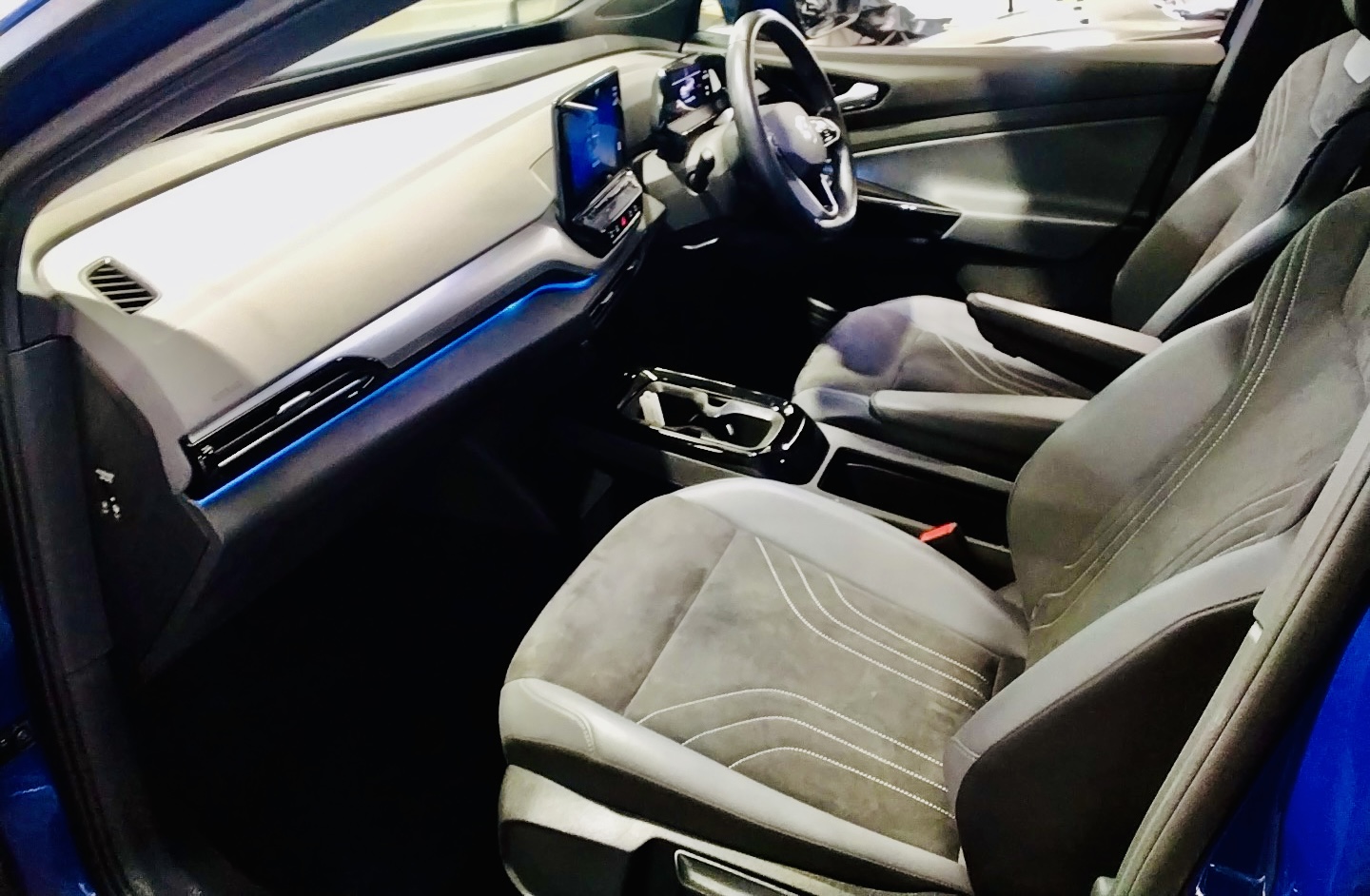 
								VOLKSWAGEN ID.4 109KW LIFE PURE 52KWH 5DR AUTO full									