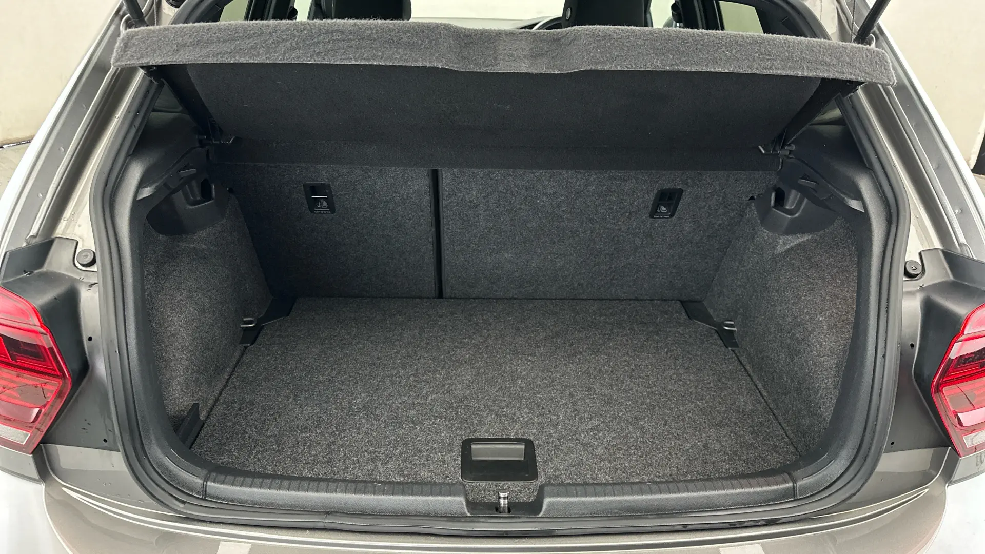 
								VOLKSWAGEN POLO 1.0 TSI 115 R-Line 5dr Manual – Petrol – 1.0L – 5 Door Hatchback full									