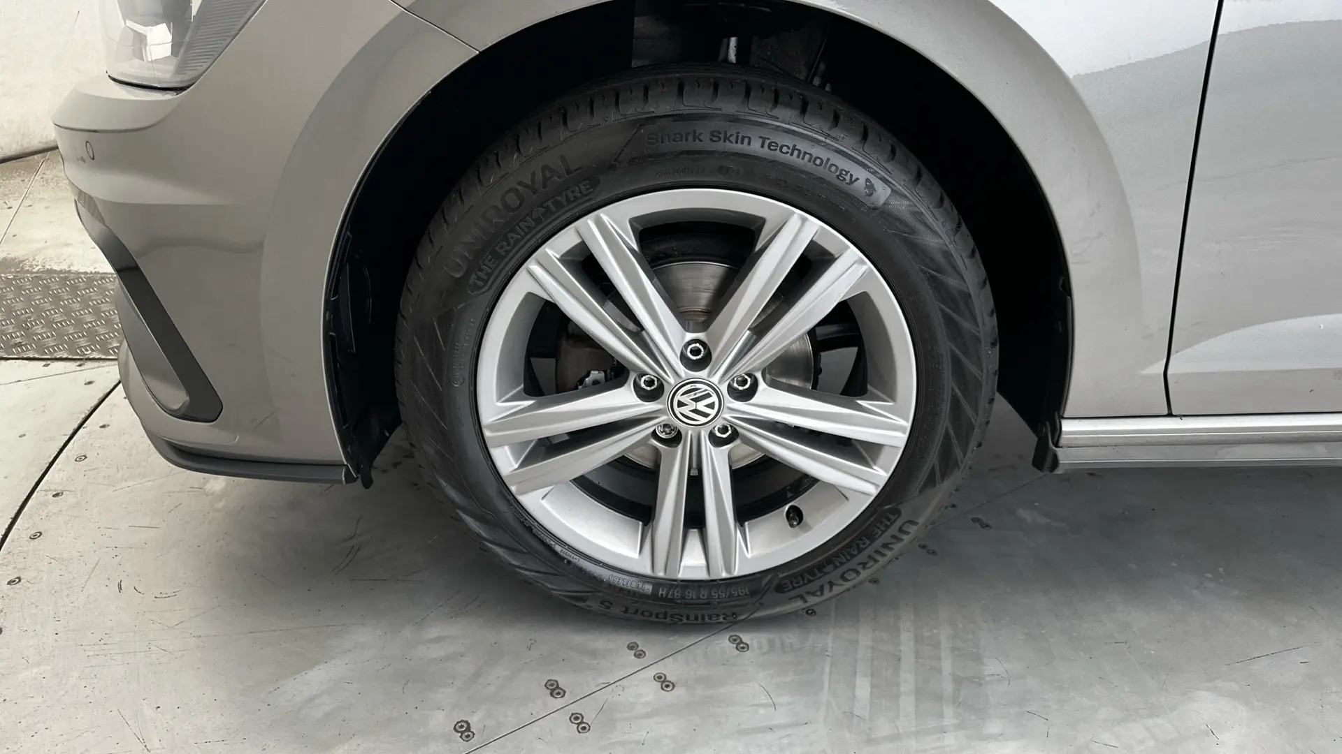 
								VOLKSWAGEN POLO 1.0 TSI 115 R-Line 5dr Manual – Petrol – 1.0L – 5 Door Hatchback full									