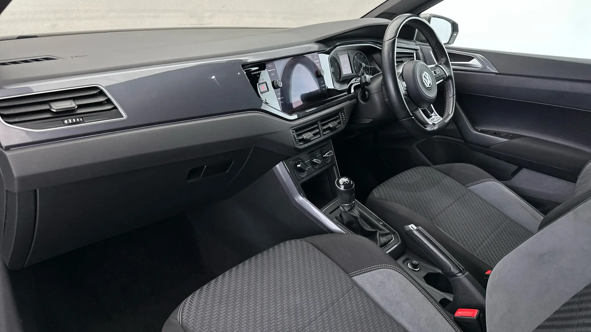 
								VOLKSWAGEN POLO 1.0 TSI 115 R-Line 5dr Manual – Petrol – 1.0L – 5 Door Hatchback full									