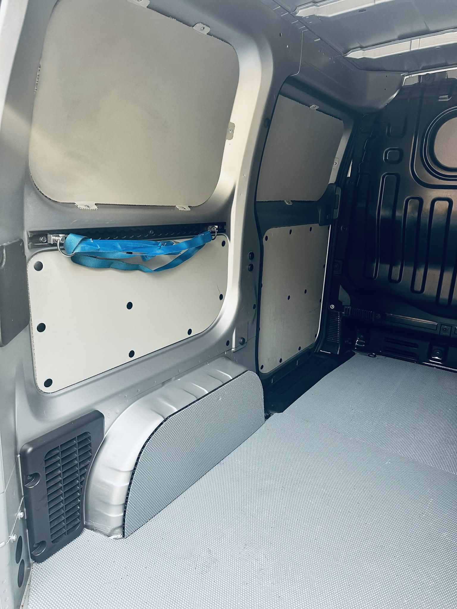 
								2020 NISSAN E- NV200 ACENTA full									