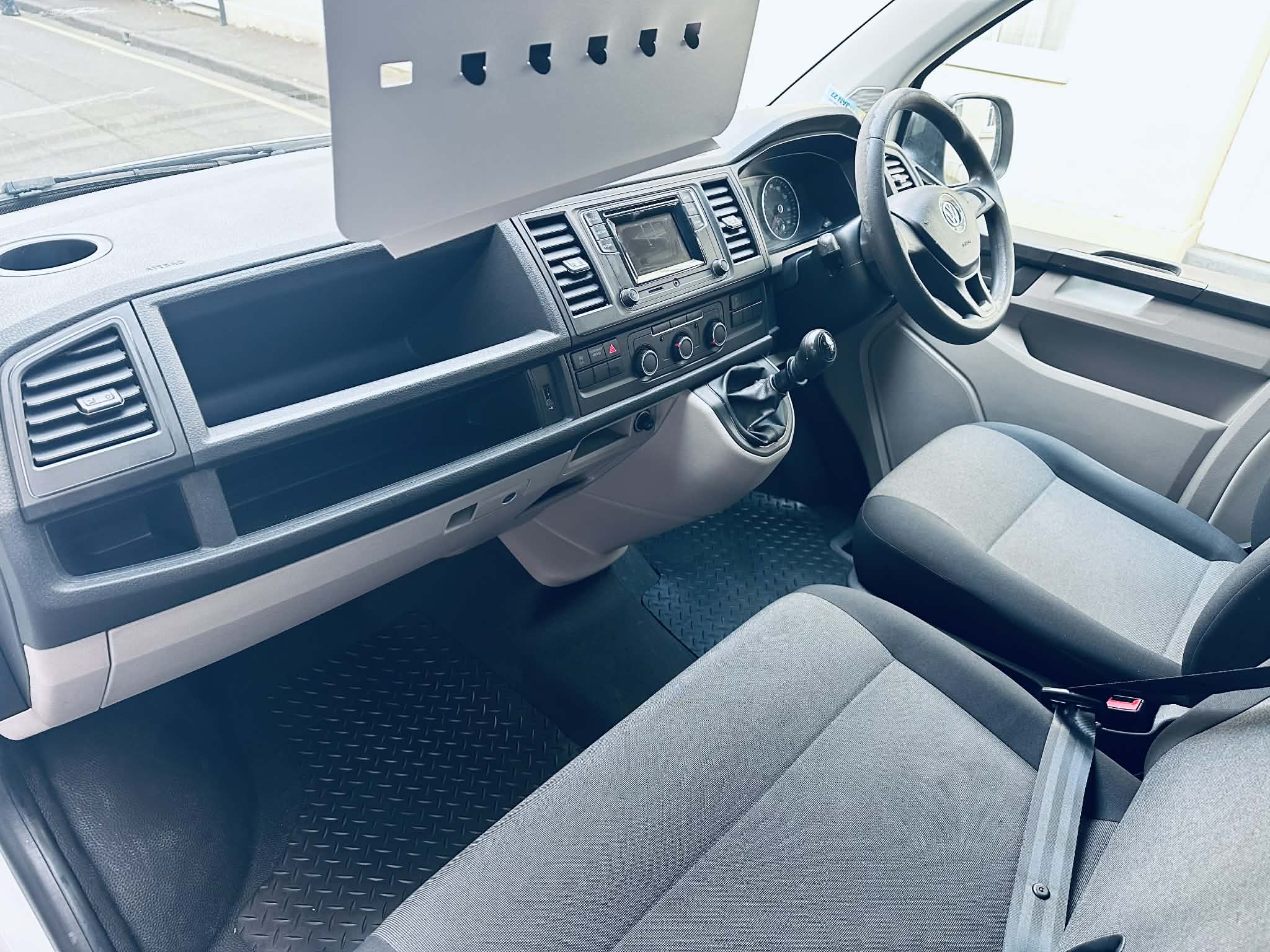 
								2019 Volkswagen TRANSPORTER T30 LWB full									