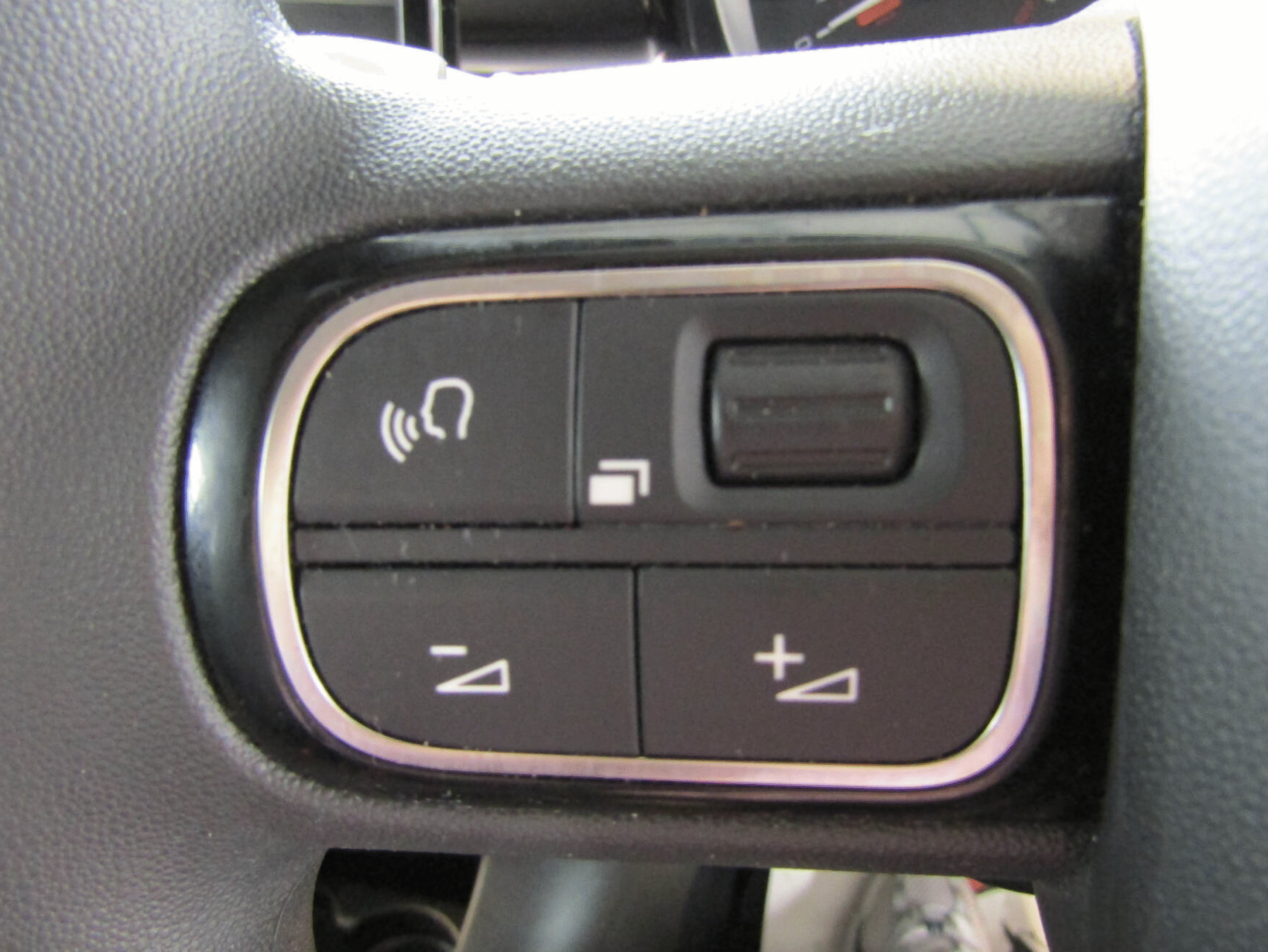 
								CITROEN C3 1.2 PureTech C-Series Edition 5dr Manual – Petrol – 1.2L – 5 Door Hatchback full									