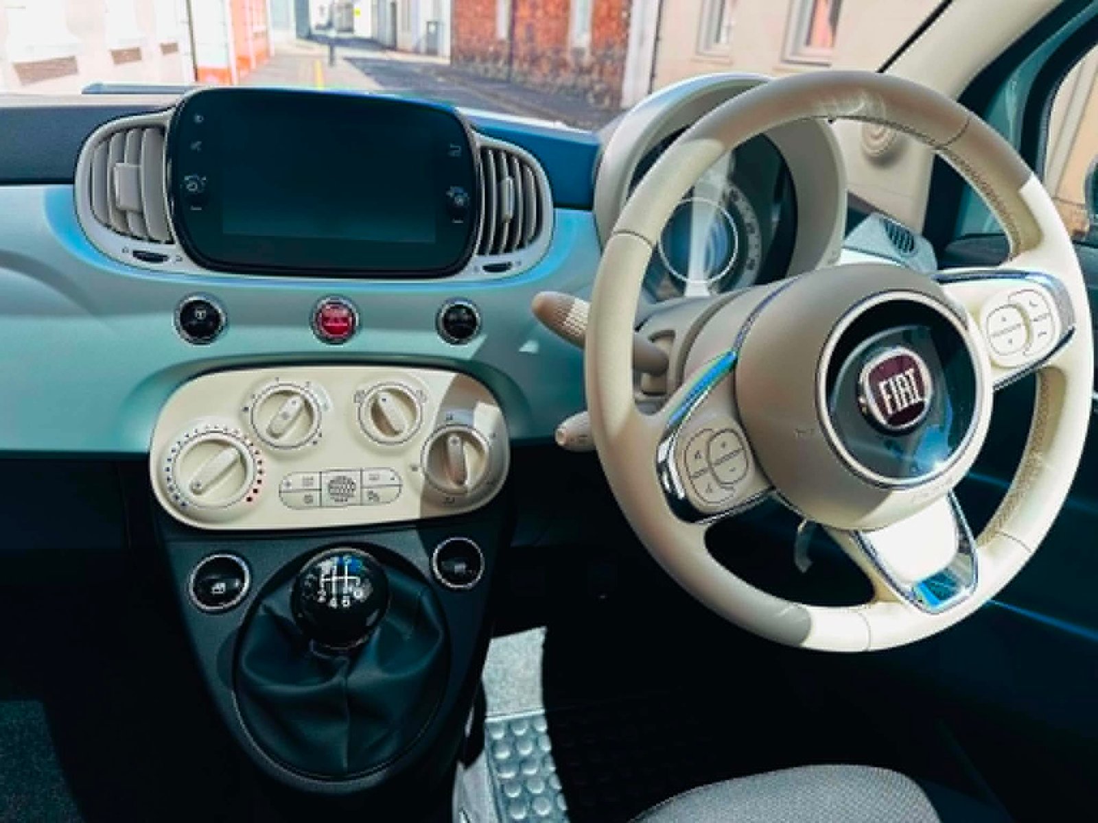 
								2023 FIAT 500 1.0 M/H Hatchback full									