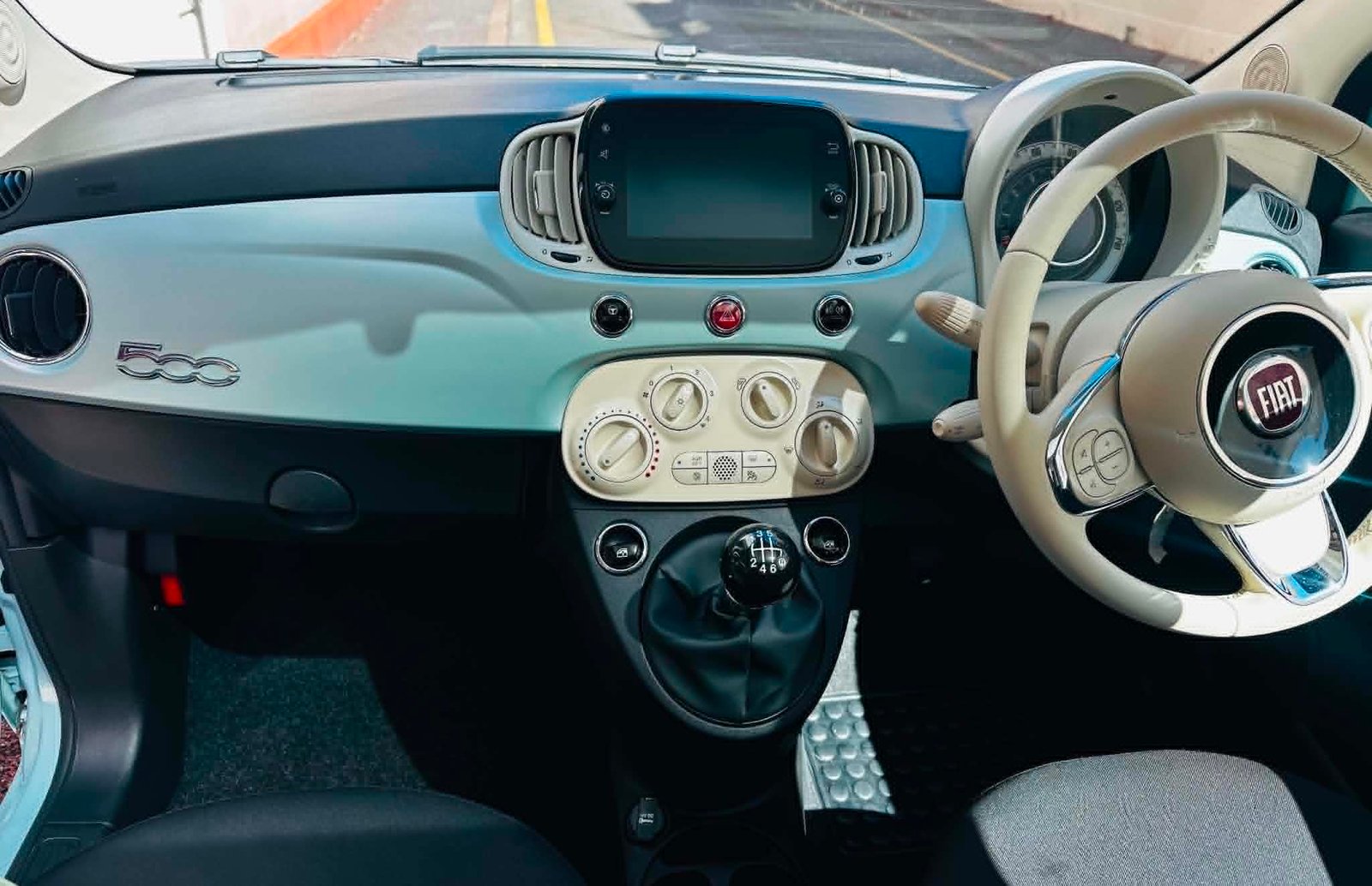 
								2023 FIAT 500 1.0 M/H Hatchback full									