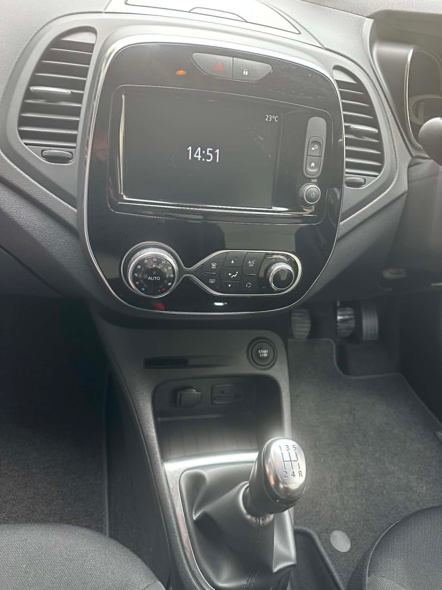 
								2018 RENAULT CAPTUR ICONIC TCE 90 full									