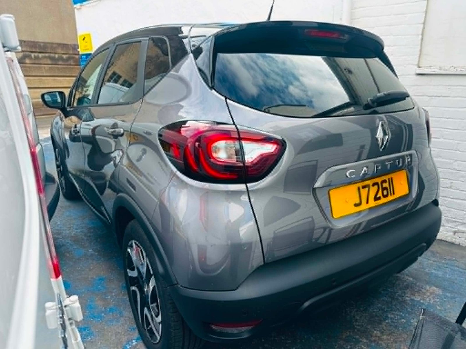 
								2018 RENAULT CAPTUR ICONIC TCE 90 full									